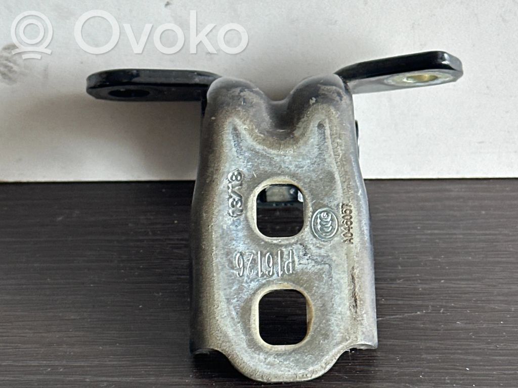 Zawias górny drzwi tylnych   A048057