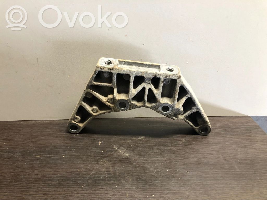 Volvo XC70 Gearbox mounting bracket 