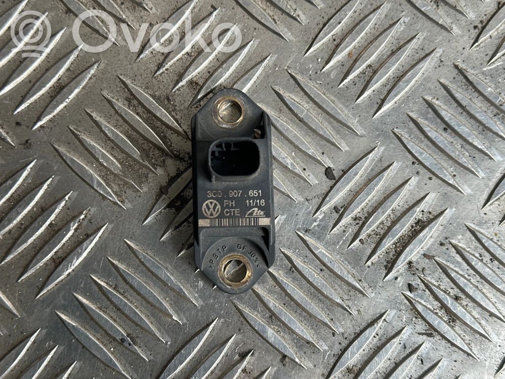 Volkswagen Scirocco Airbag deployment crash/impact sensor 