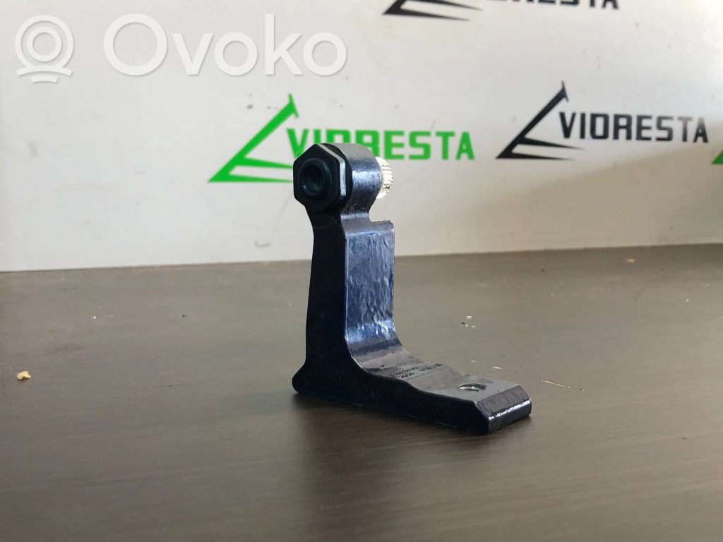 Volvo V60 Zawias dolny drzwi przednich 