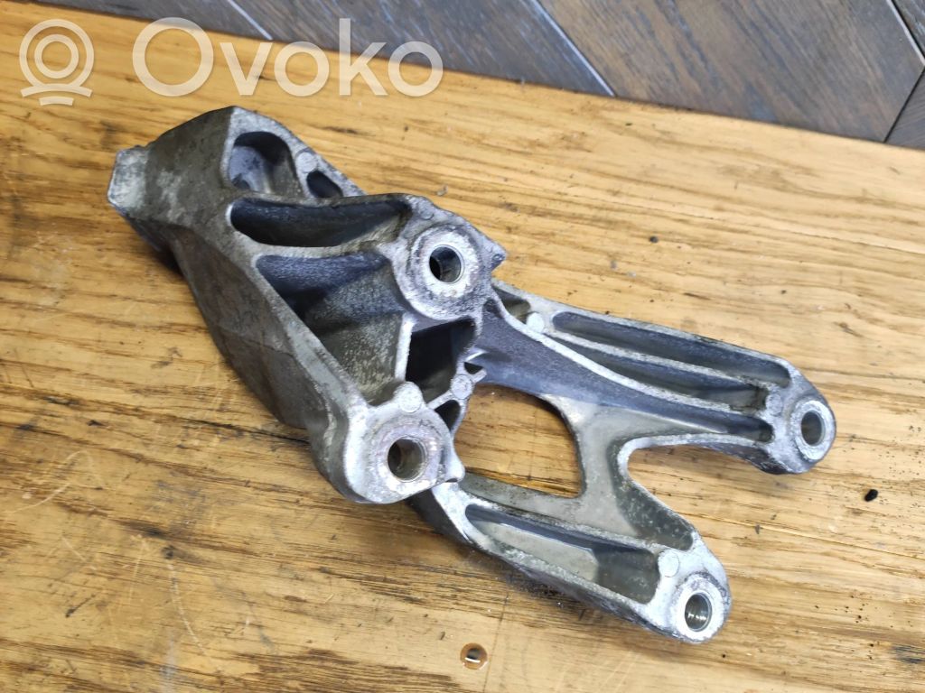 Audi A4 S4 B8 8K Engine mounting bracket 