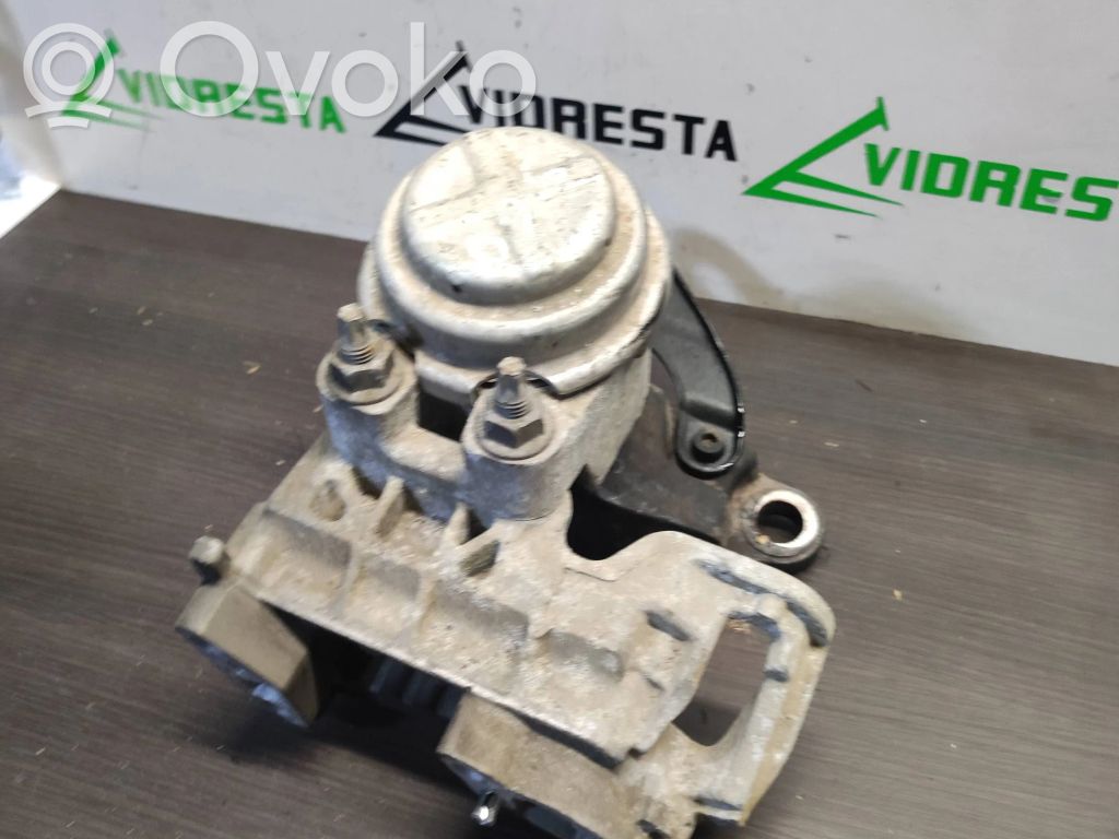 Volvo S60 Engine mount bracket 