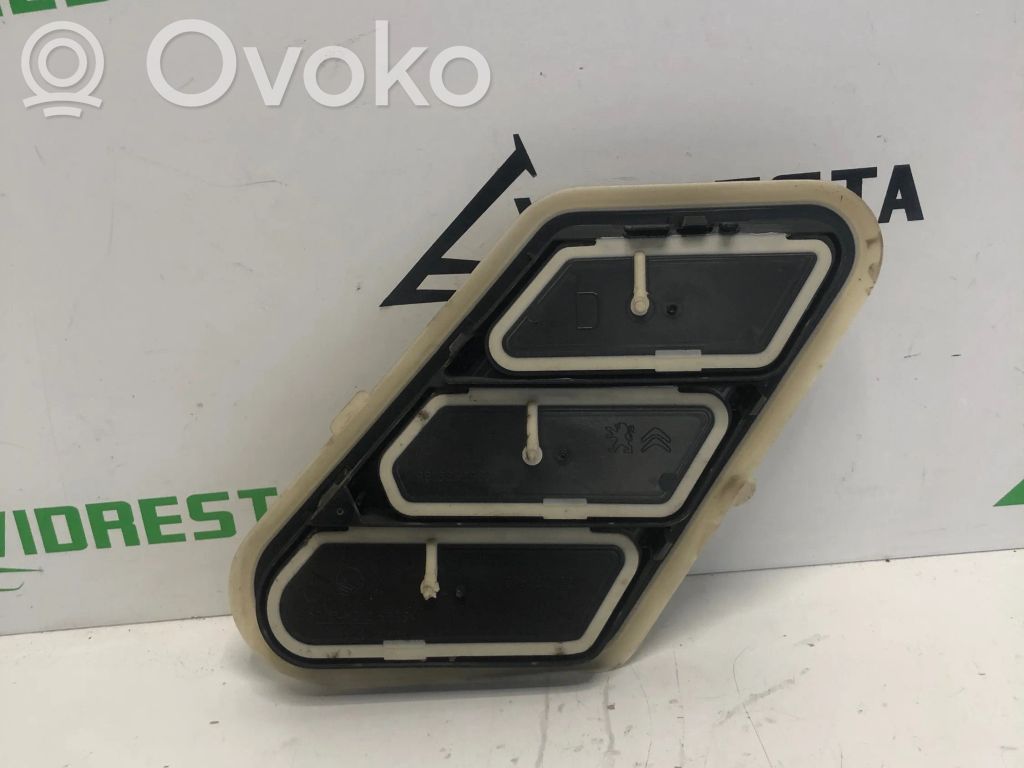 Citroen Berlingo Quarter panel pressure vent 