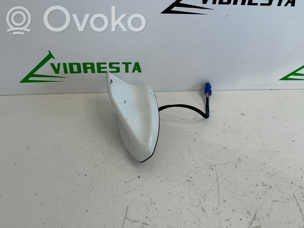 Ford Focus GPS-pystyantenni 