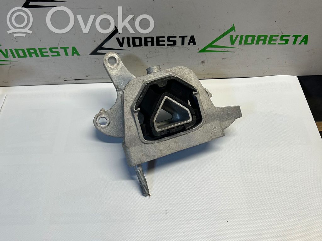 Peugeot 208 II Engine mount bracket 