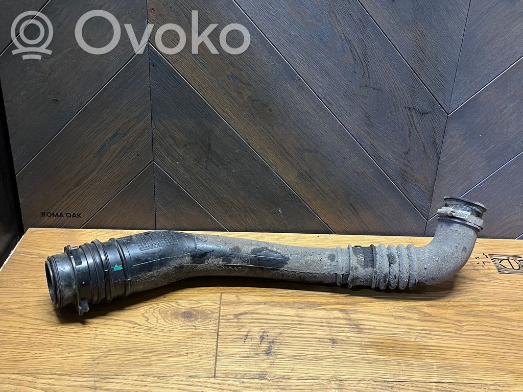 Opel Vivaro Polttoainesäiliön täyttöaukon suukappale 