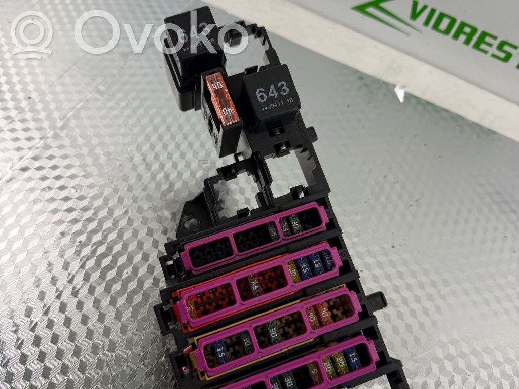 Audi A4 S4 B8 8K Fuse module 