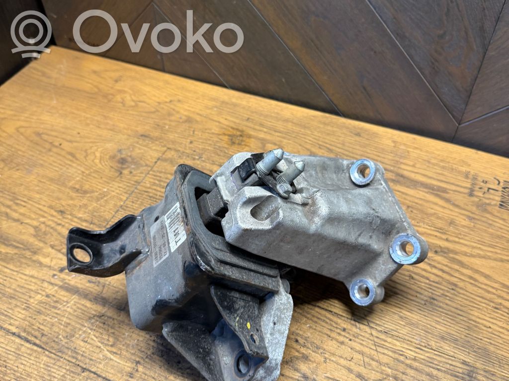Hyundai Tucson TL Engine mount bracket 