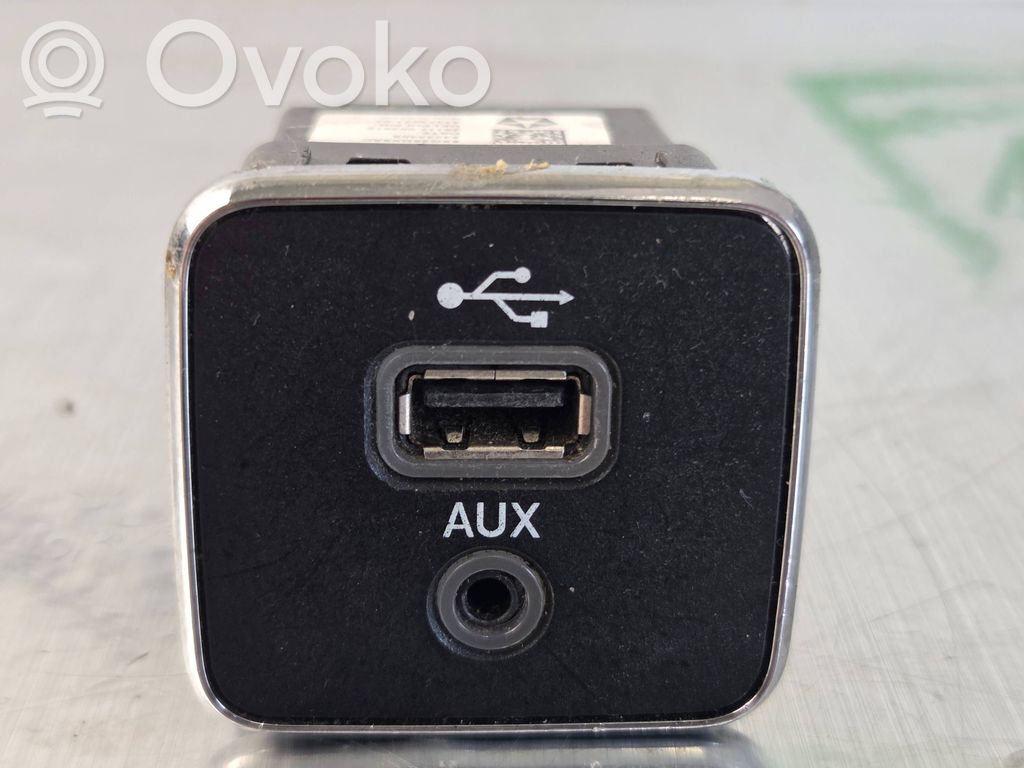 Jeep Compass Gniazdo / Złącze USB 