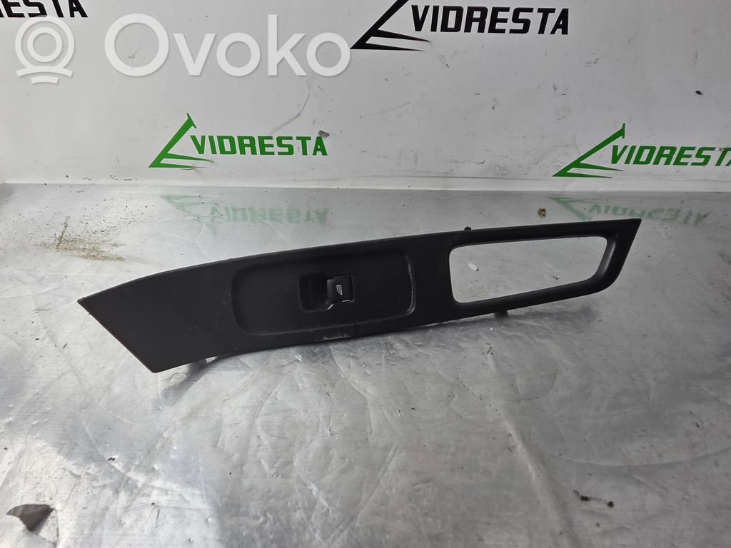 Volvo XC60 Другая деталь отделки пере́дней дверей 
