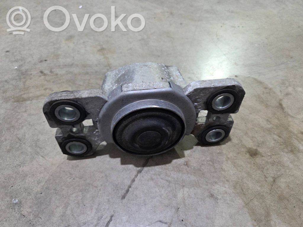 Volvo XC60 Engine mount bracket 