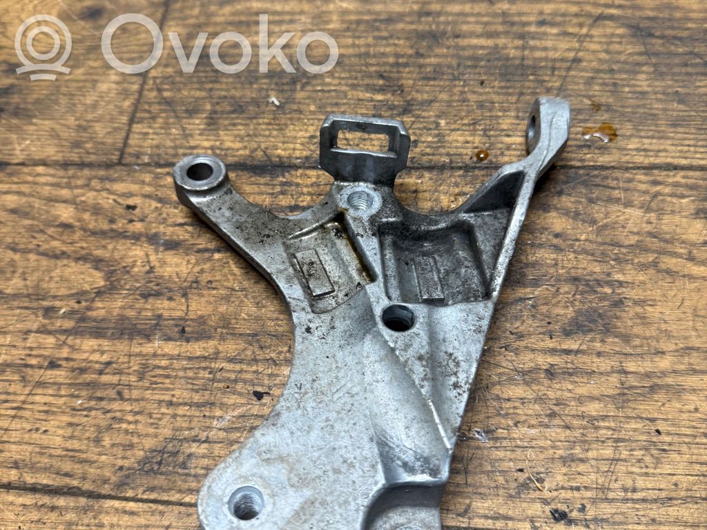 Peugeot 3008 II Engine mounting bracket 