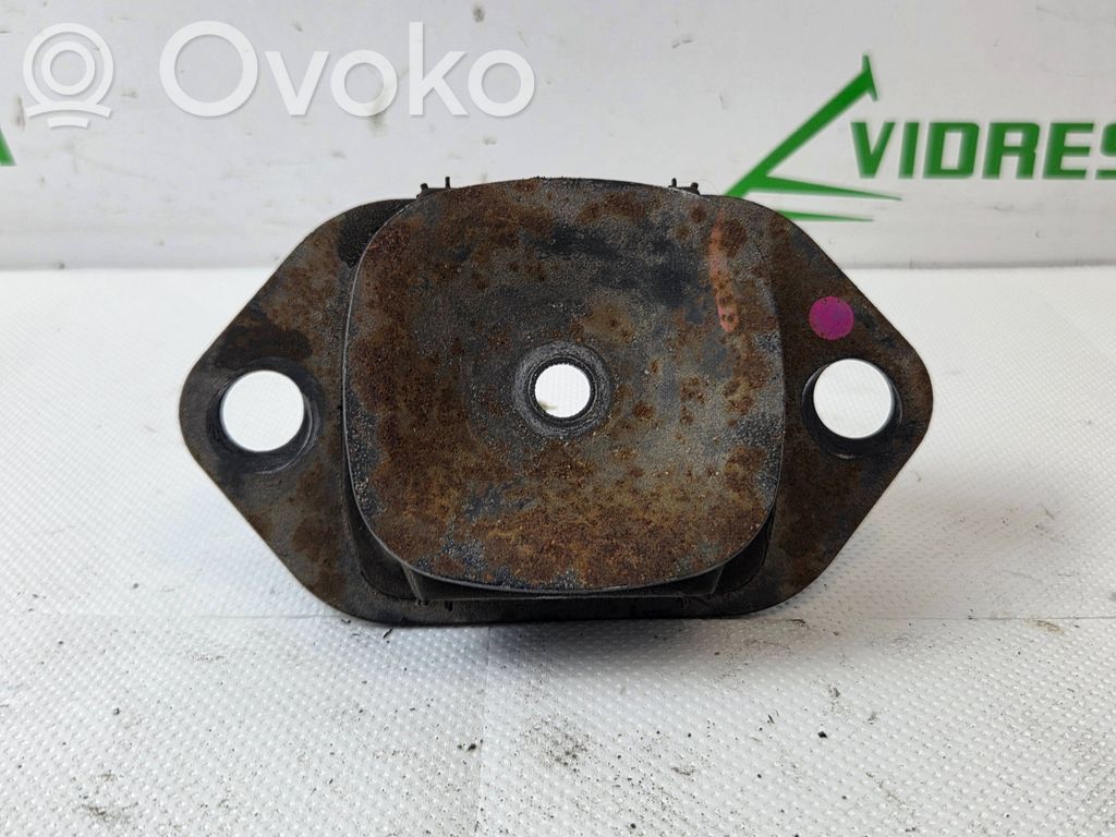 Nissan NV300 Engine mount bracket 