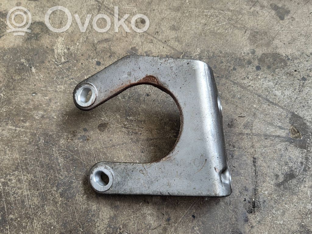 Volvo XC60 Front differential bracket 