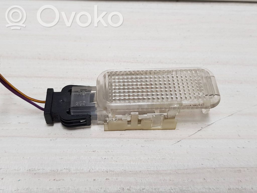 Audi A6 S6 C6 4F Luz interna puerta delantera 