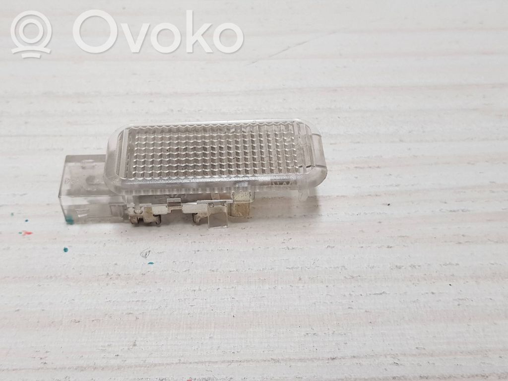 Audi A6 S6 C6 4F Luz interna puerta delantera 