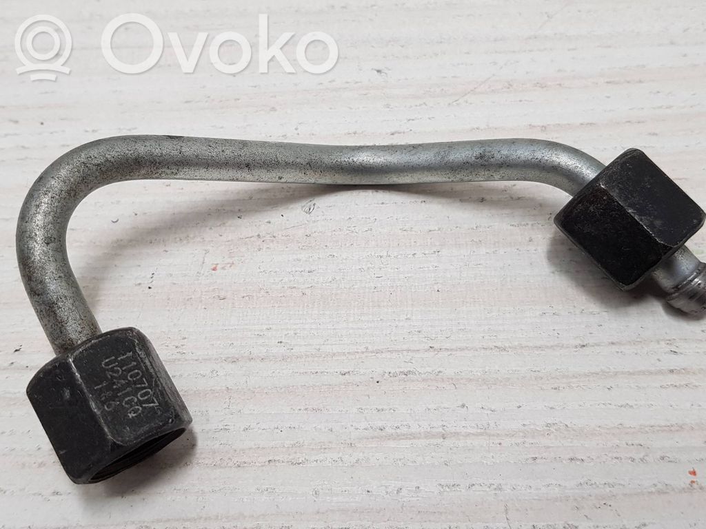 Porsche Cayenne (92A) Fuel line pipe 