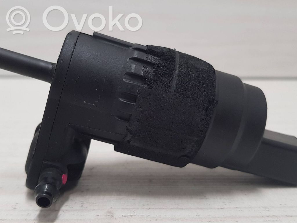 Audi A4 S4 B8 8K Pompa spryskiwacza szyby przedniej / czołowej 