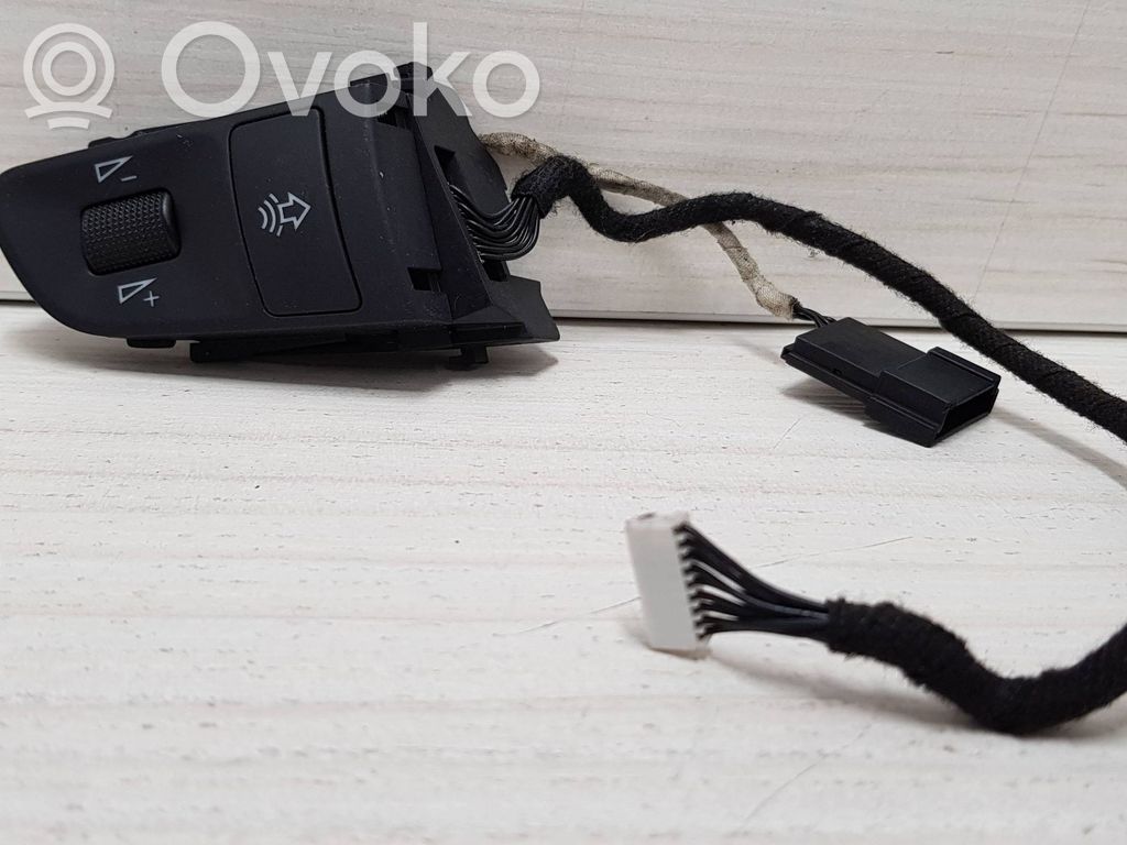 Audi A6 S6 C6 4F Przełącznik / Przycisk kierownicy 