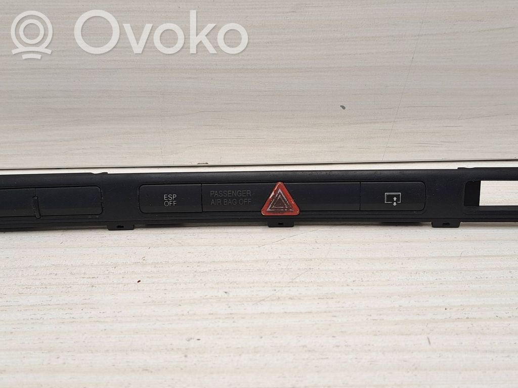 Audi A8 S8 D3 4E Botón interruptor de luz de peligro 