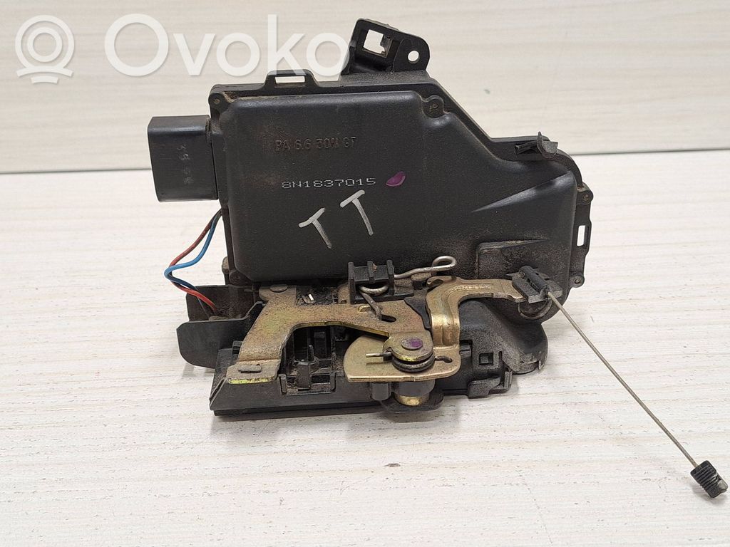 Audi TT Mk1 Zamek drzwi przednich 
