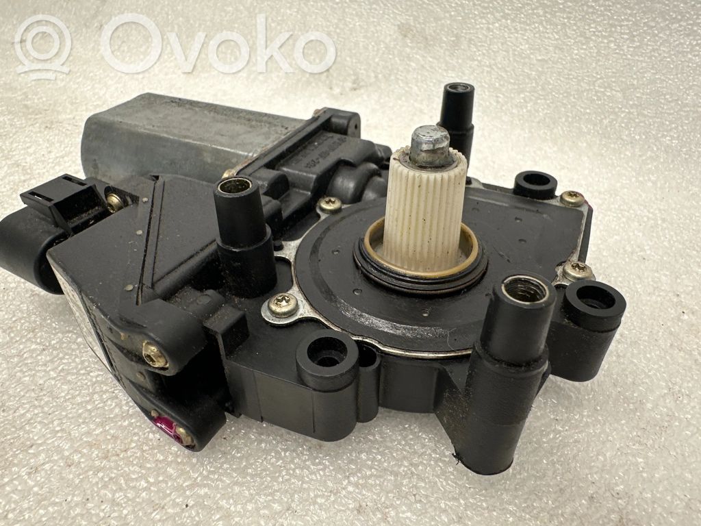 Audi A8 S8 D2 4D Front door window regulator motor 