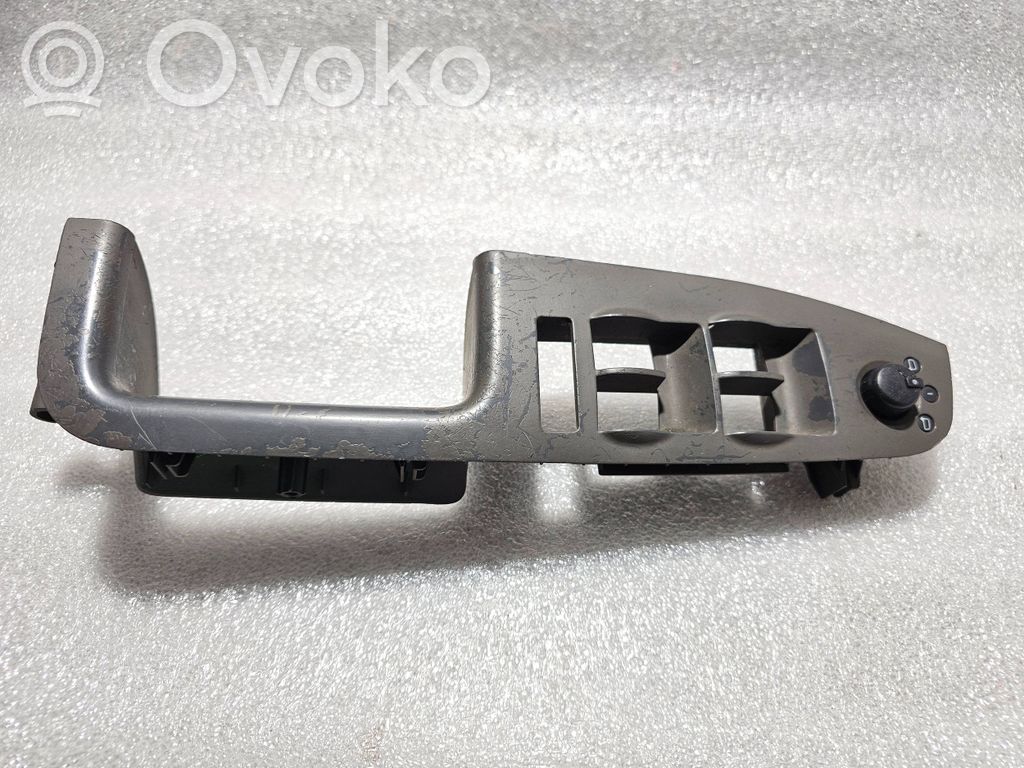 Audi A4 S4 B7 8E 8H Front door interior handle trim 