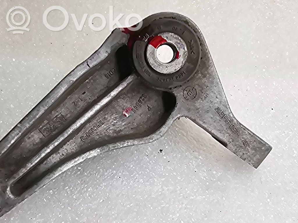Volvo V50 Engine mounting bracket 