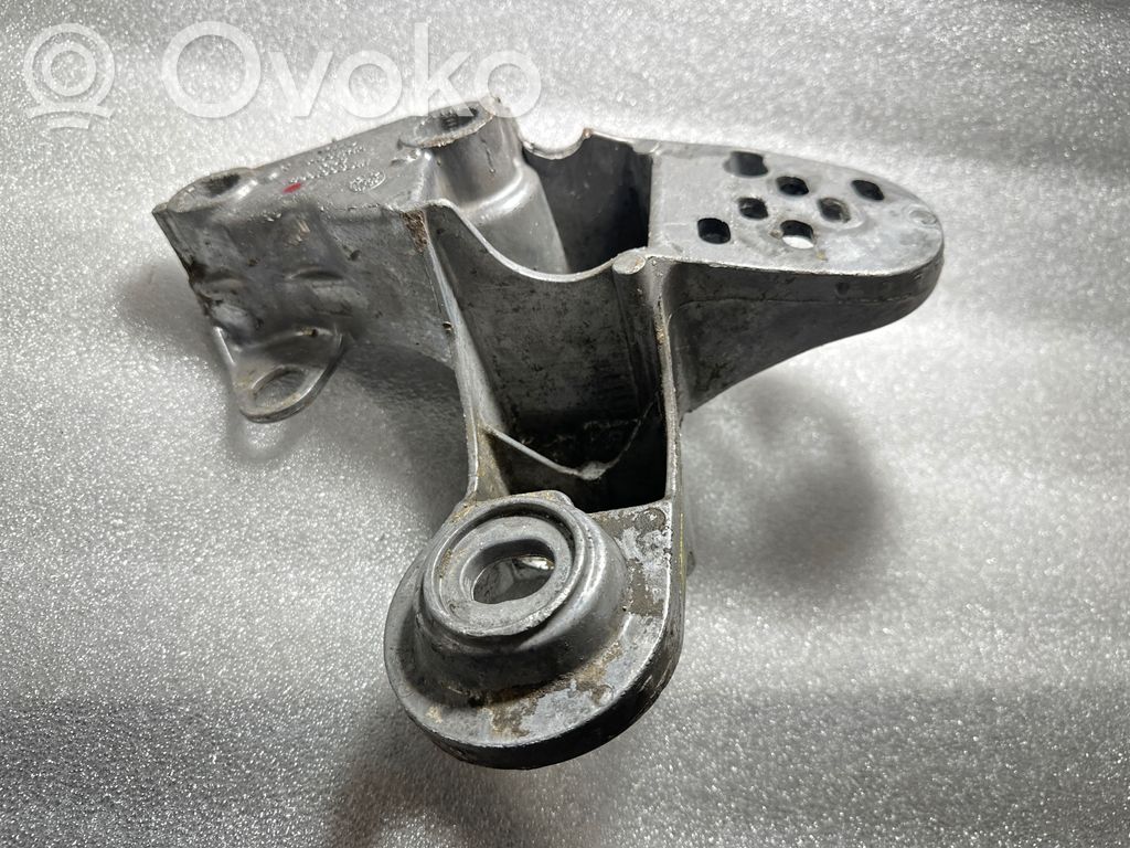 Engine mounting bracket   8D0199351H