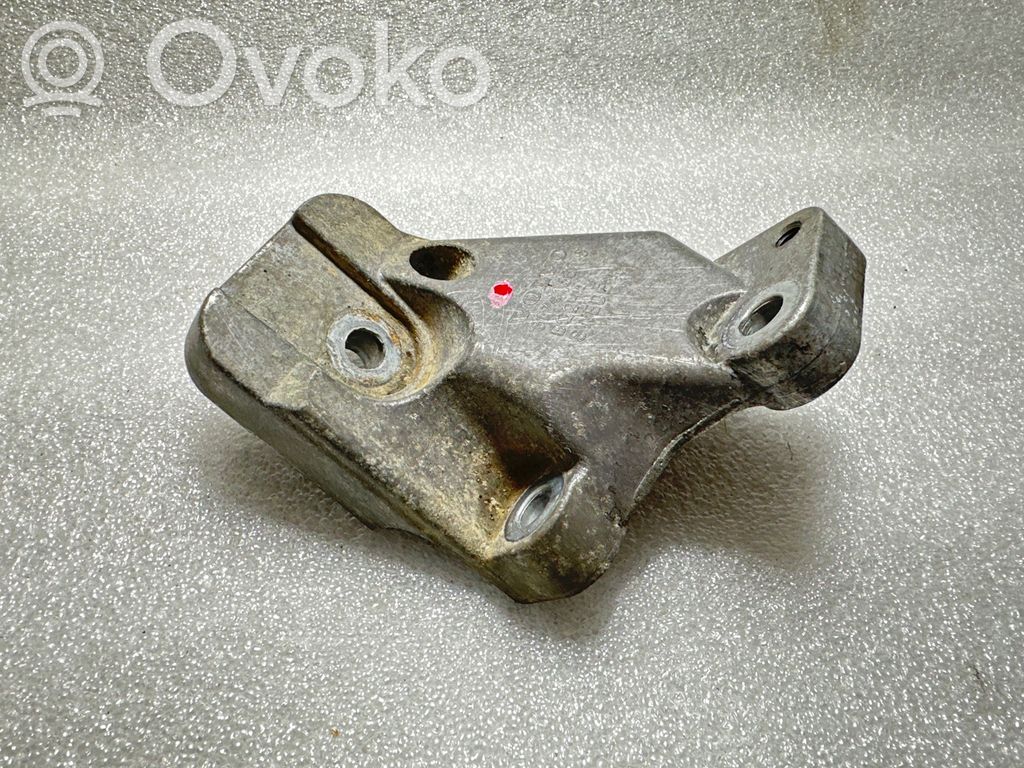 Engine mounting bracket   30741567