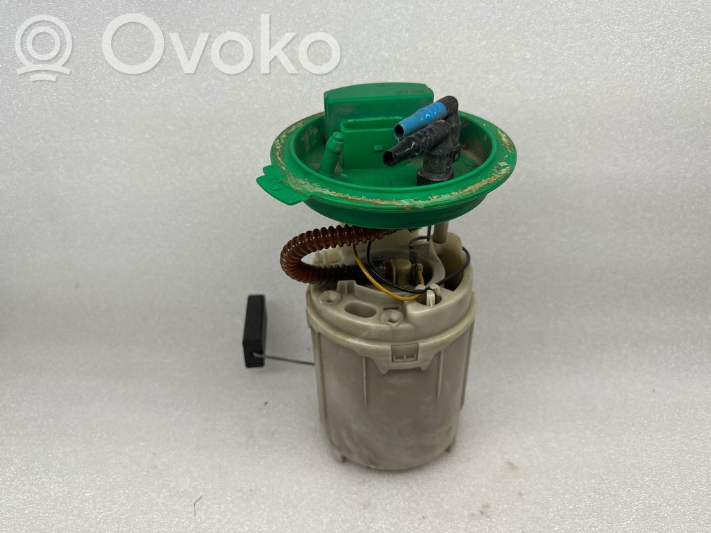 Volkswagen Golf V Bomba interna de combustible 