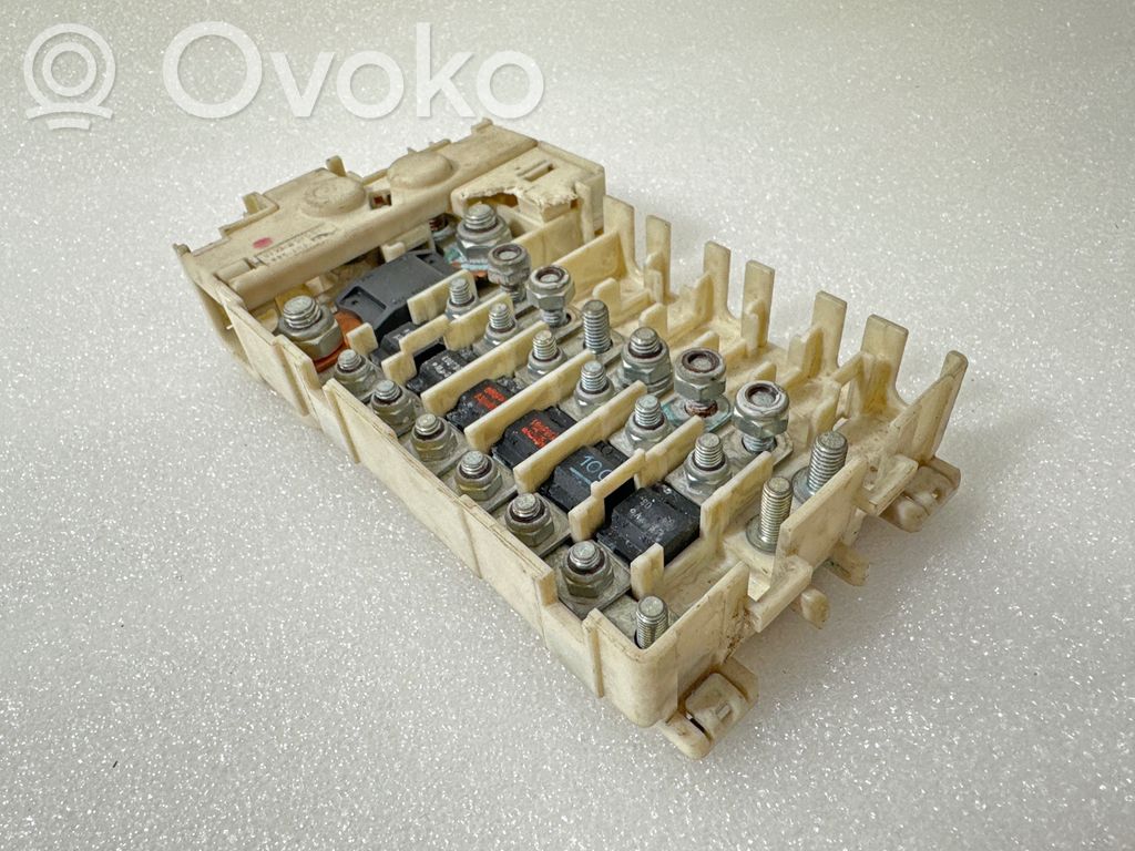BMW 5 E39 Saugiklių blokas 