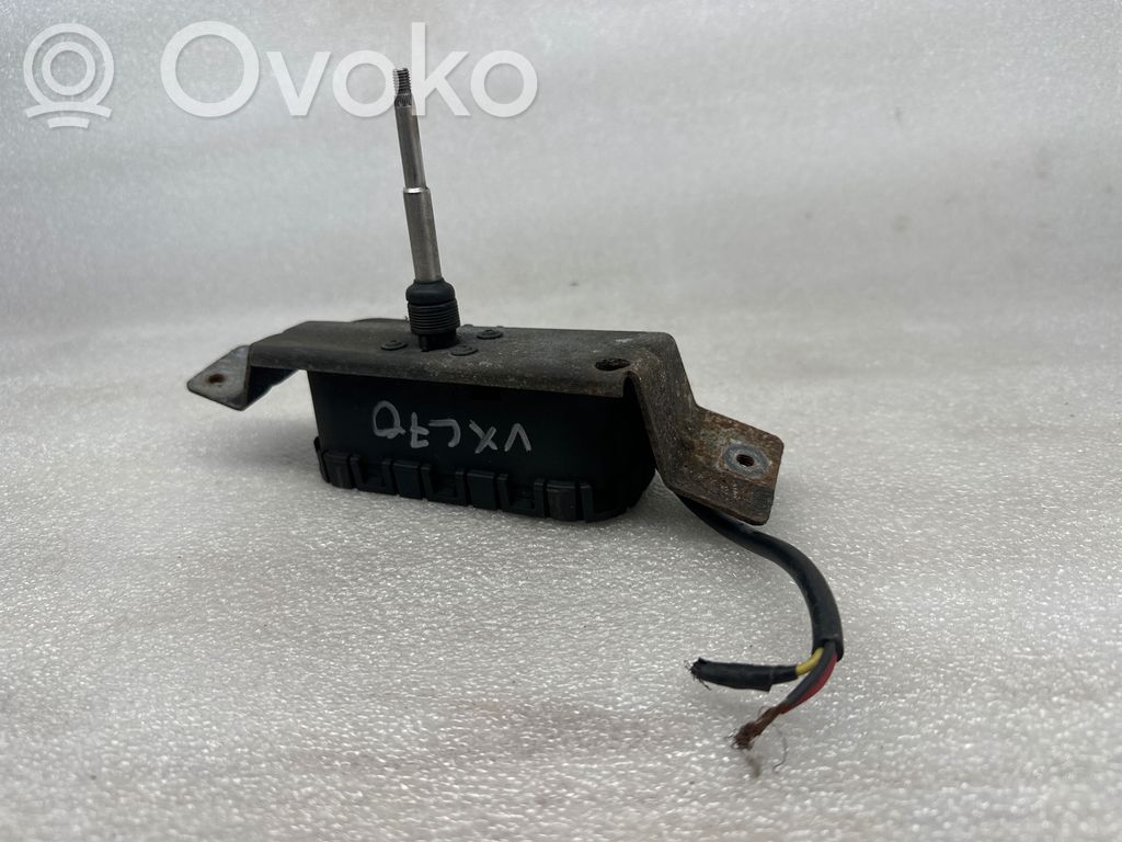 Volvo XC70 Silniczek wycieraczki lampy przedniej 