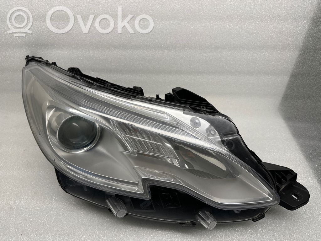 Peugeot 2008 I Lampa przednia 