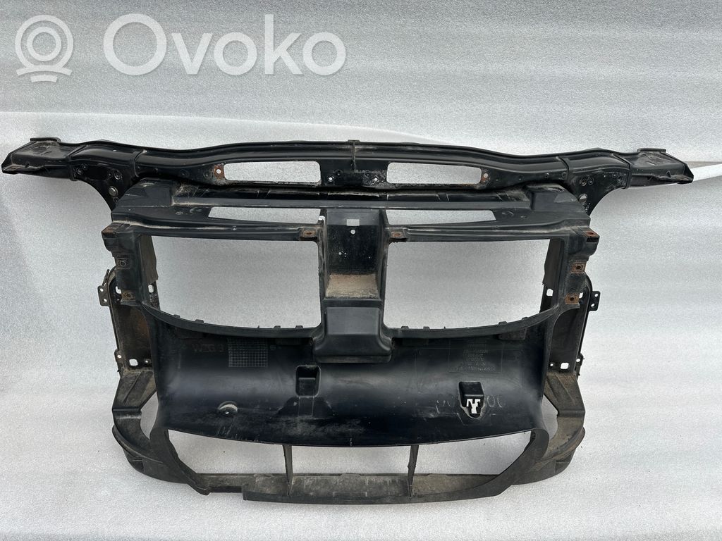 BMW 3 E90 E91 Radiatorių panelė 