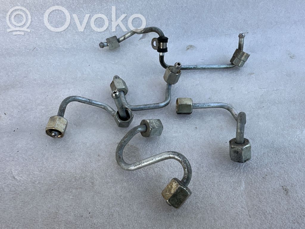 Volkswagen PASSAT B7 Conductă alimentare combustibil 