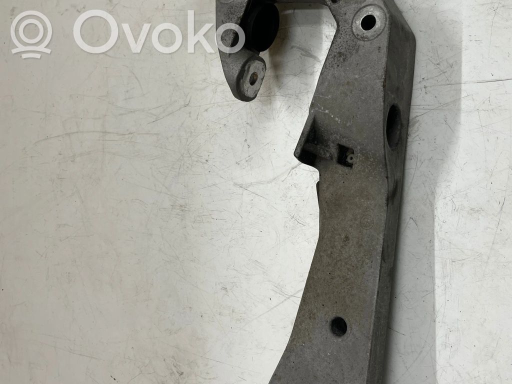 BMW M5 F90 Pavarų dėžės tvirtinimo kronšteinas 