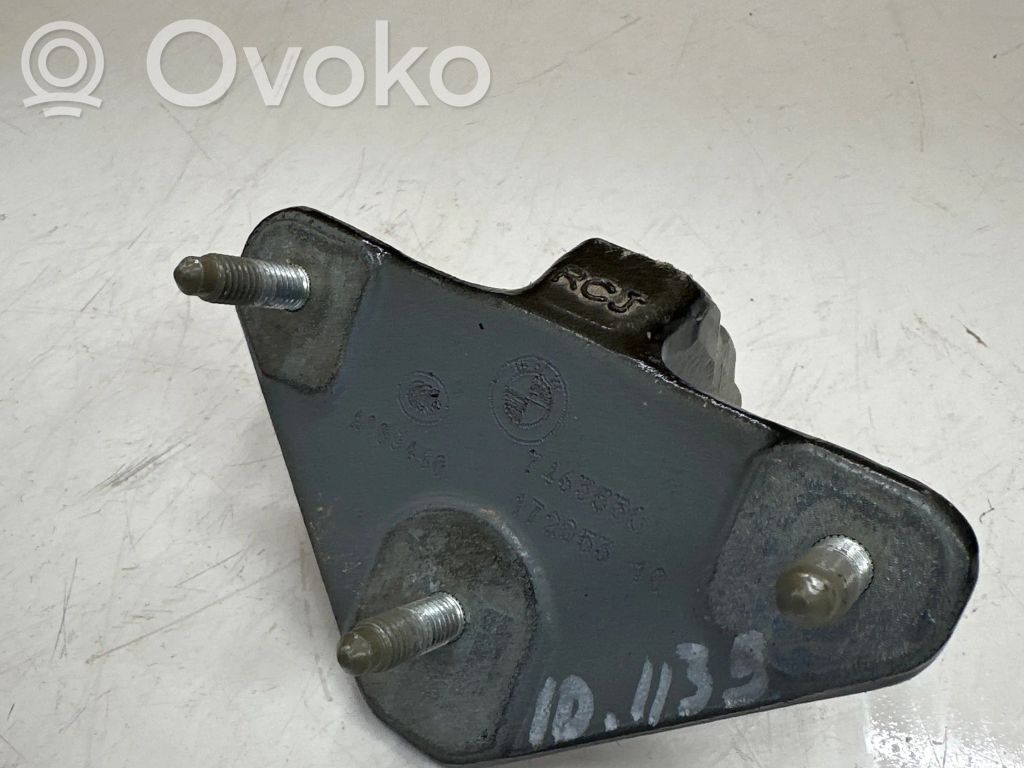 Tailgate/trunk/boot hinge   7463530,17205310