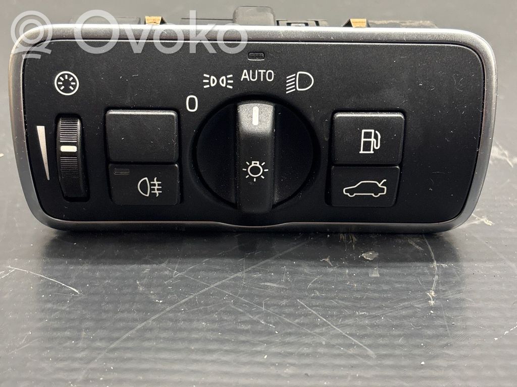 Light switch   31443839,10096701,160929