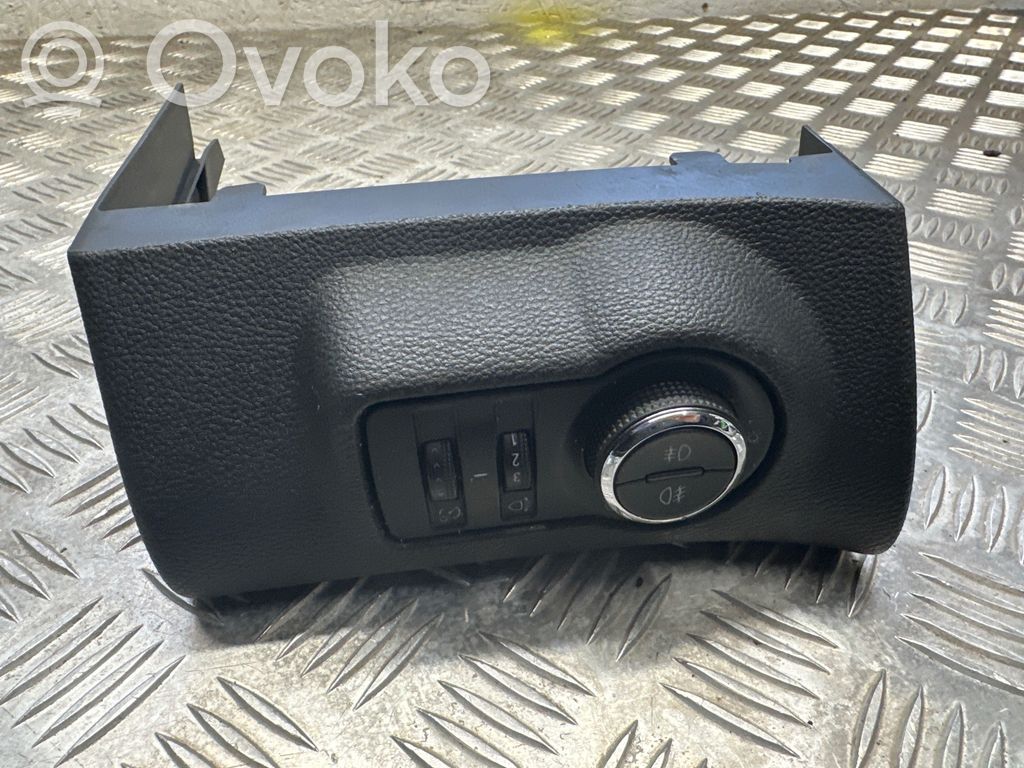 Light switch   13257555,498951029,1709245