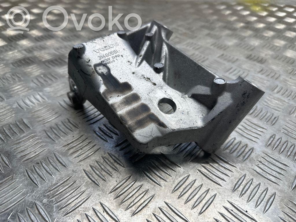 Volvo XC90 Engine mounting bracket 