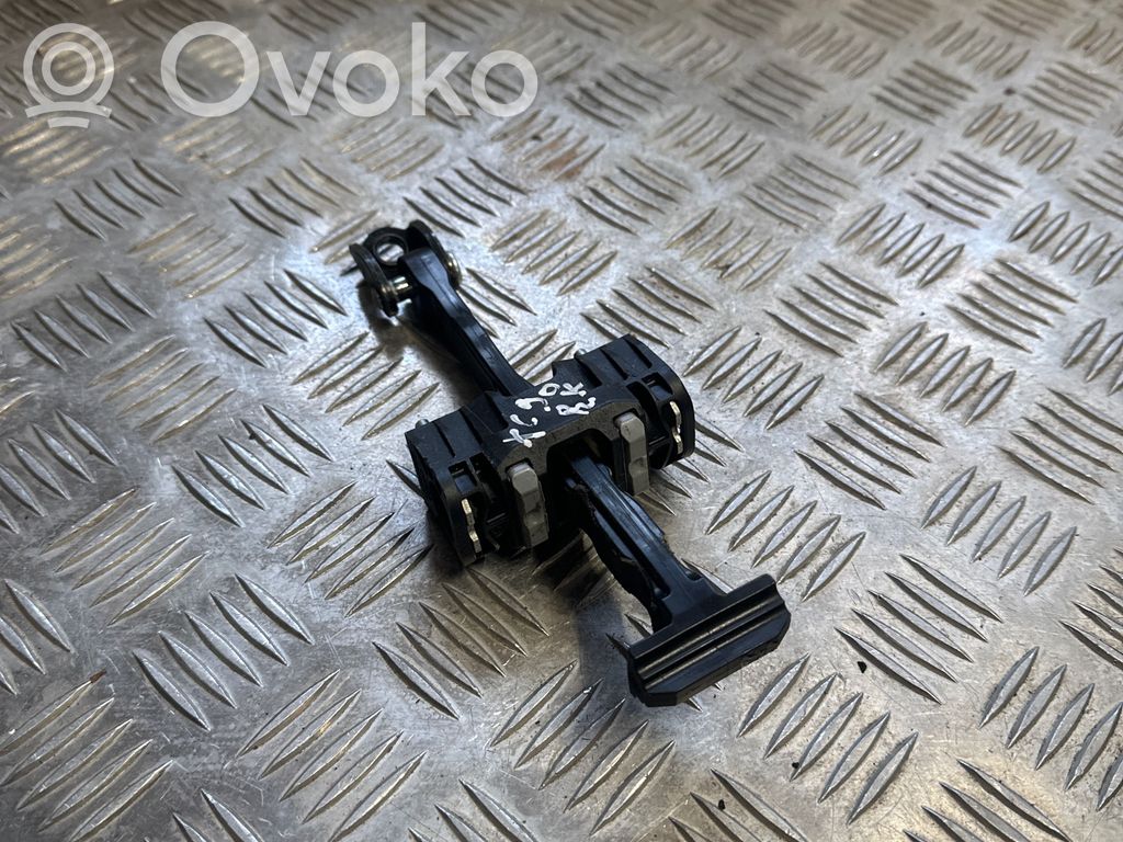Volvo XC90 Etuoven pidätin 