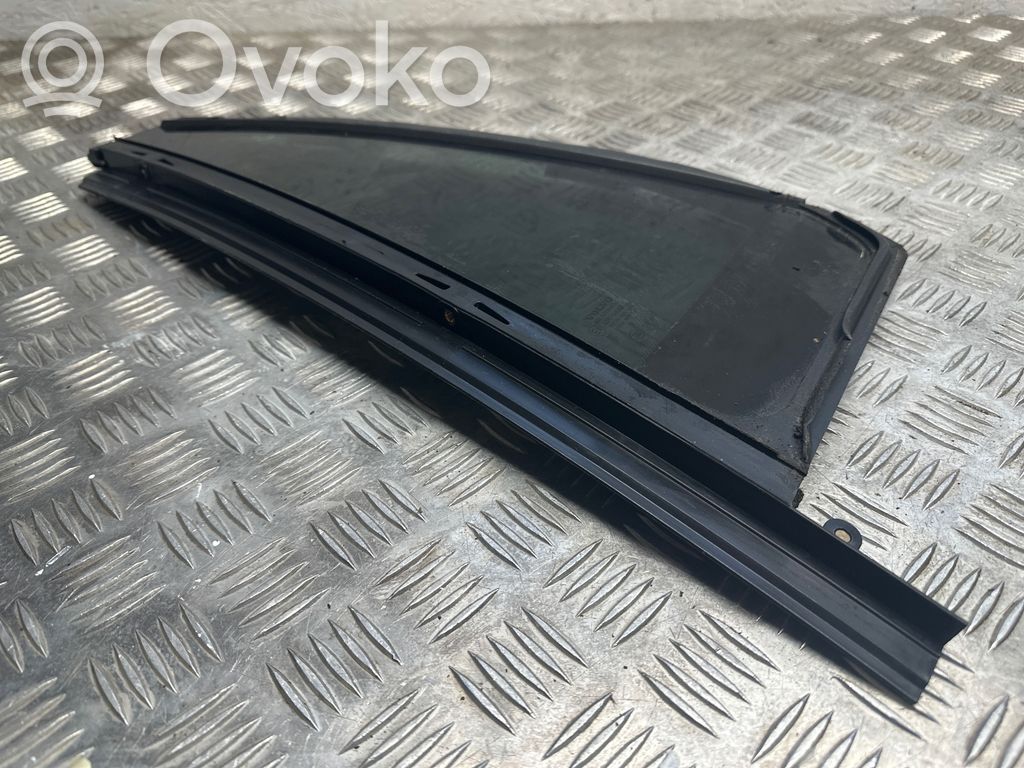 Volvo XC90 Ventanilla de ventilación de la puerta trasera 