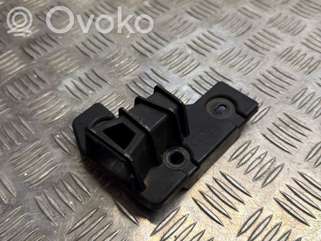 Volvo XC90 Front bumper mounting bracket 