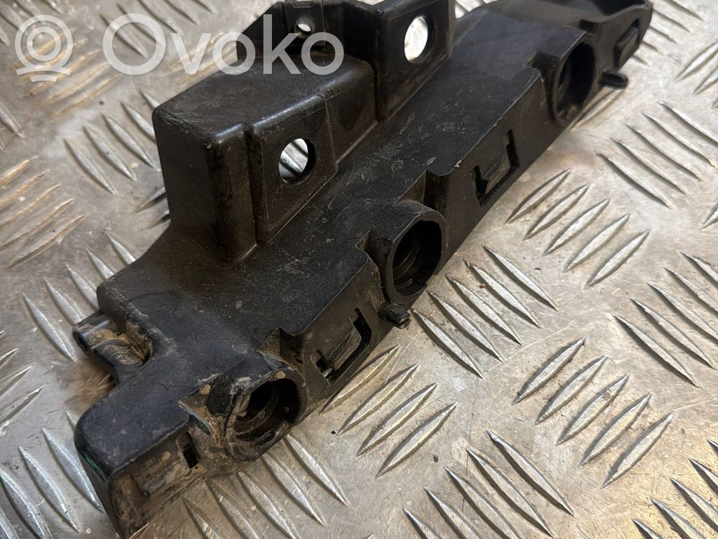 Audi Q7 4M Front bumper mounting bracket 