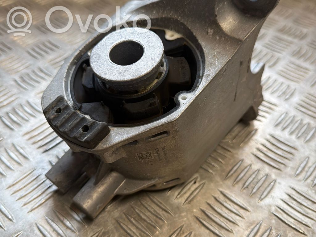 BMW i4 Engine mount bracket 