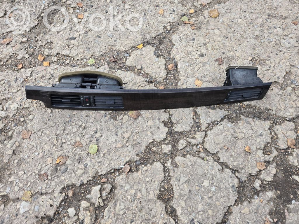 BMW 5 F10 F11 Centrinės oro grotelės 