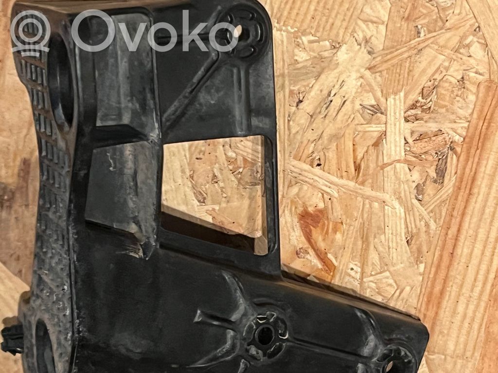 Radiator mount bracket   84168884,PGF30