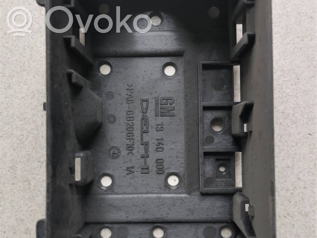 Opel Corsa C Fuse box cover 