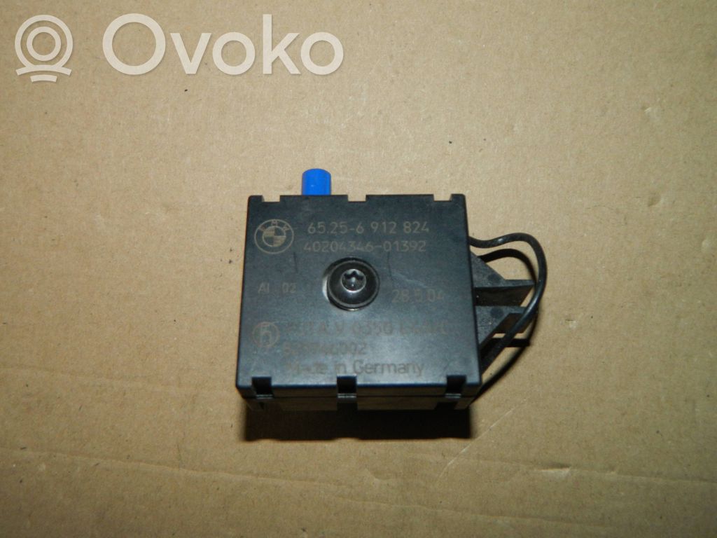 BMW 3 E46 Antenos stiprintuvas 